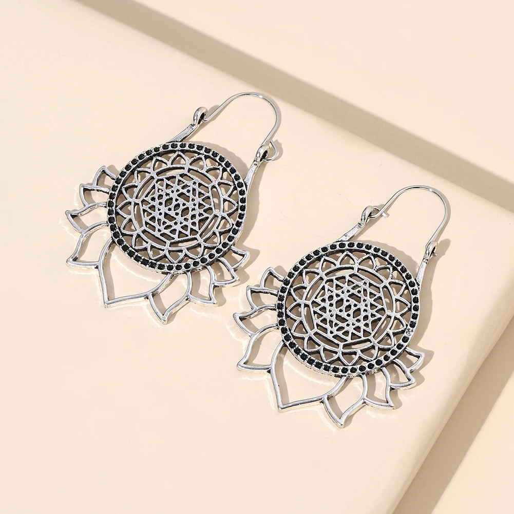 Модные женские серьги в форме подсолнуха с вырезами и гравировкой из сплава