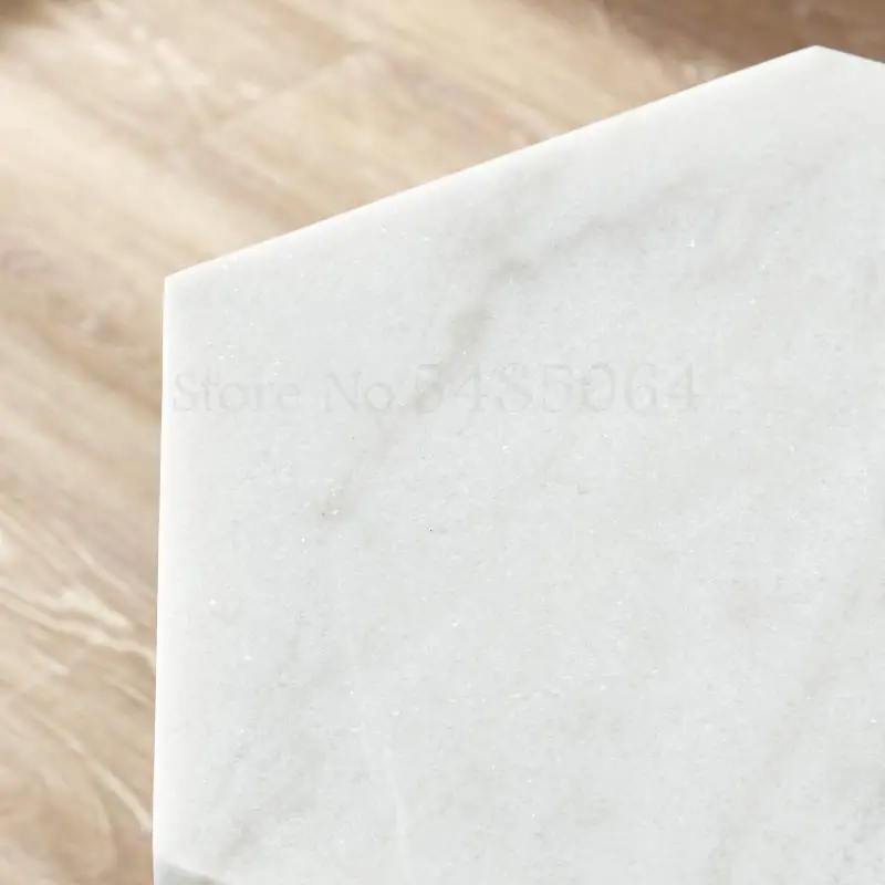 Золотой светильник роскошный боковой стол мраморный диван боковая тумба |