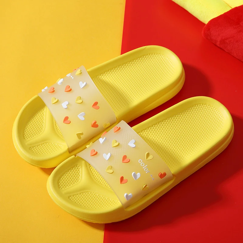 

2021 New Women Summer Slippers Slide Sandals Beach Bathe Flip Flops Transparent Heart Candy Color Soft Sole Ladies Girls Shoes