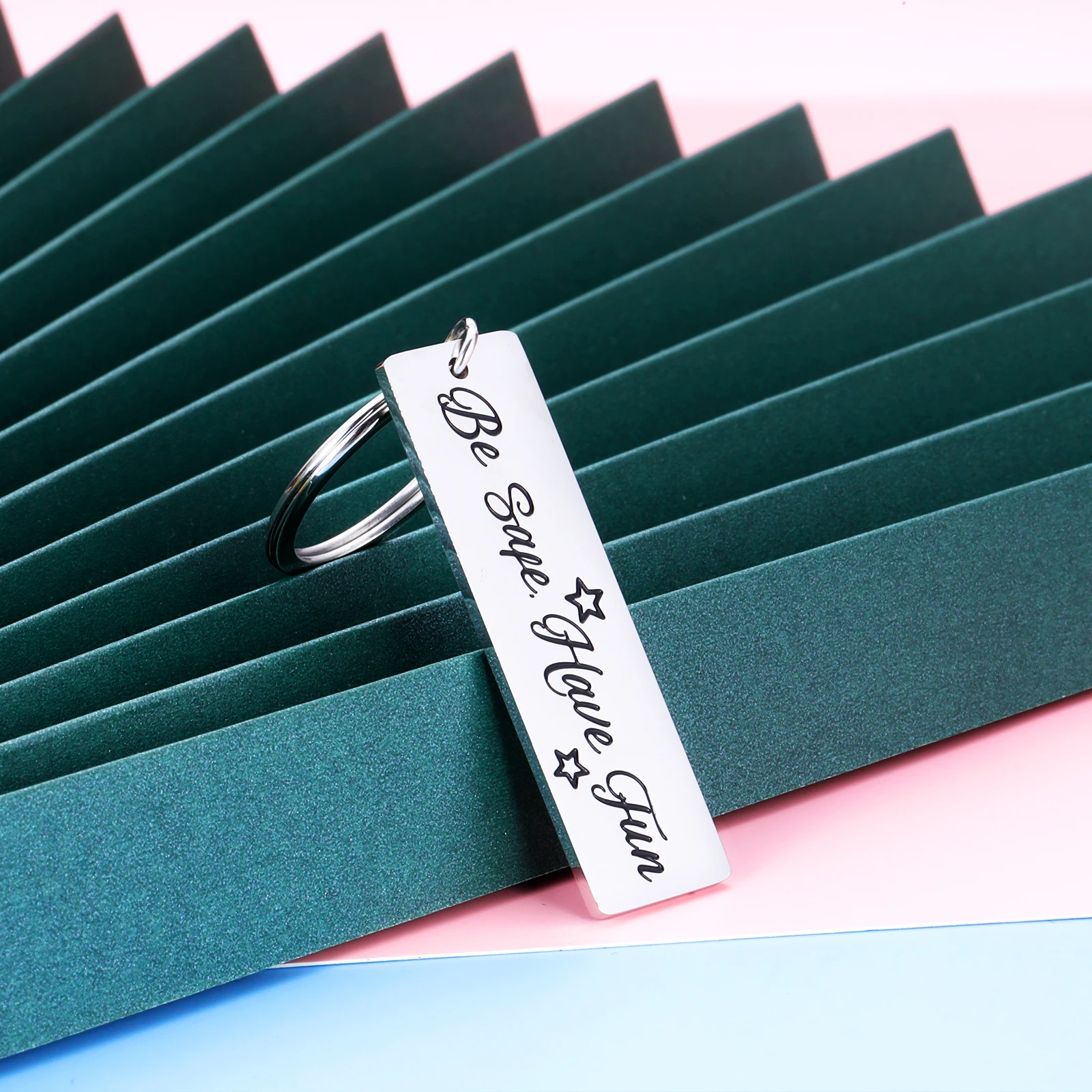 Ключница для нового водителя «Будьте безопасны, веселитесь и принимайте правильные решения» подарок на день рождения для студентов-водителей, рождественские подарки.