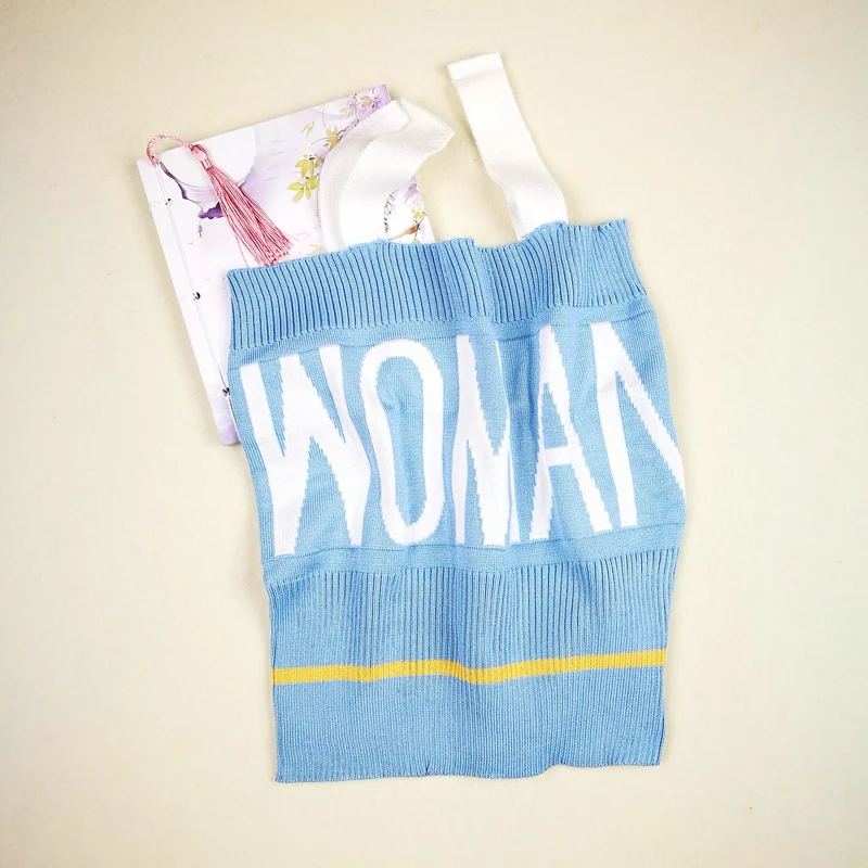 Женский укороченный топ HELIAR с v образным вырезом и надписью GENTLE WOMAN Клубные