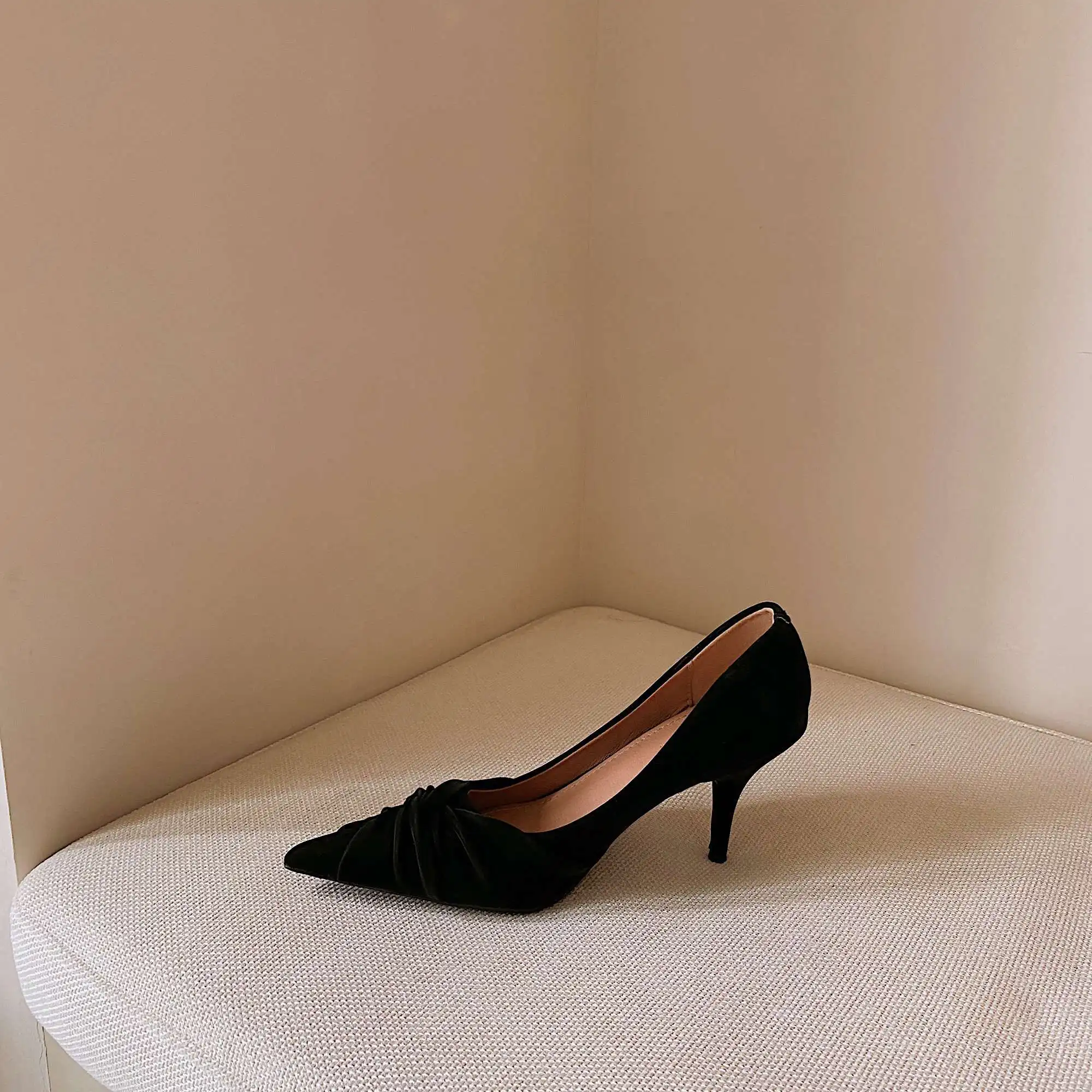 

Vichelo Hot 2021 ins pointed toe thin high heels handmade shoes pleated Korean street beauty lady evening party women pumps L39