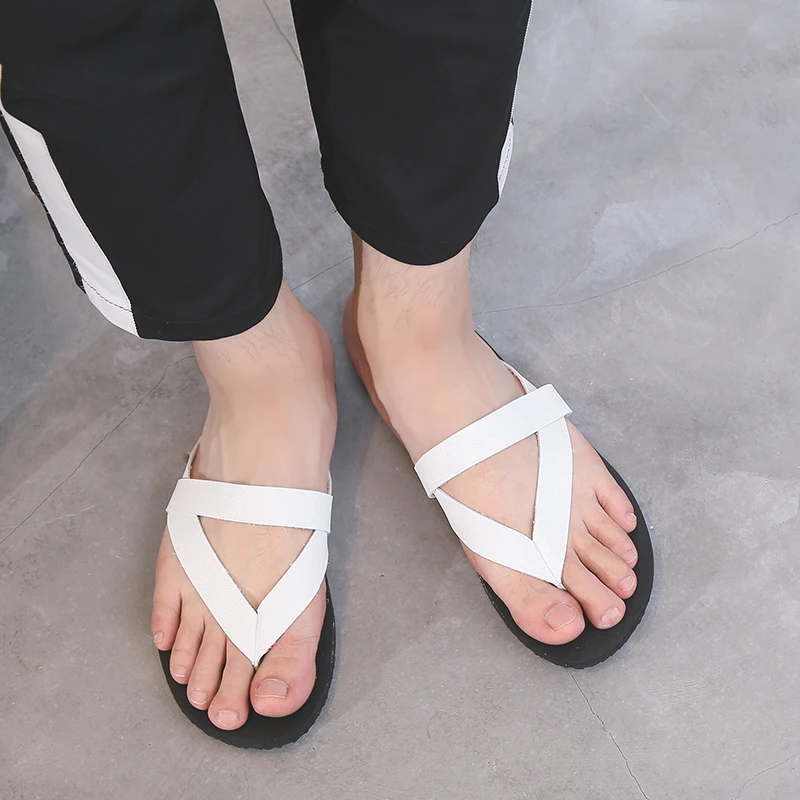 Модные пляжные мужские шлепанцы на плоской подошве Лаконичные кожаные летние