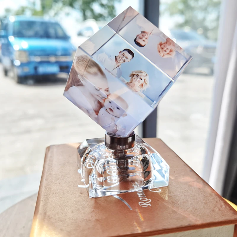 

Personalize Custom Pictures Photo Frame Led Light Wedding Birthday Gift 360Rotating Crystal Light Glass Figurines Album Souvenir