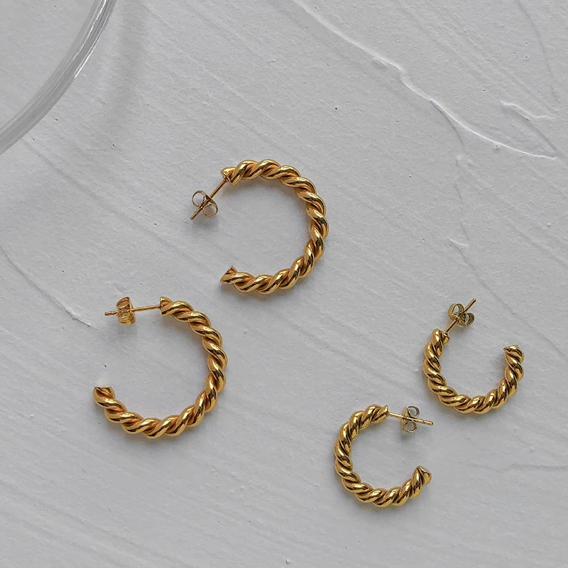 

ZJ Minimalist Ins Classic Gold Color Different Sizes 17mm 20mm 31mm Twisted Circle Hoop Earrings Stainless Steel Fashion Jewelry