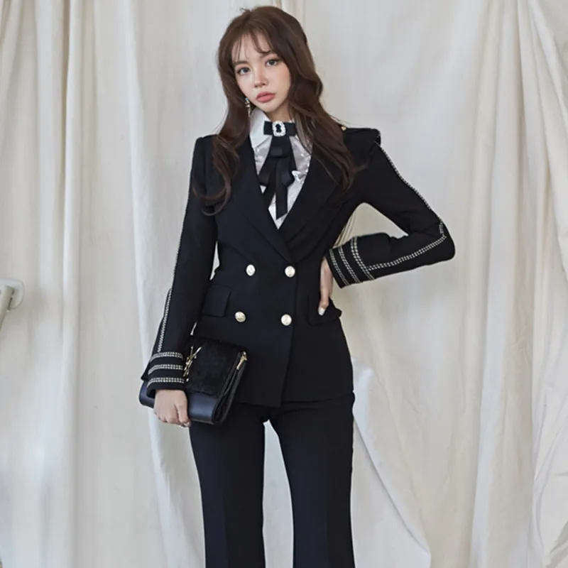 

Костюм брючный женский деловой из двубортного пиджака и длинных брюк