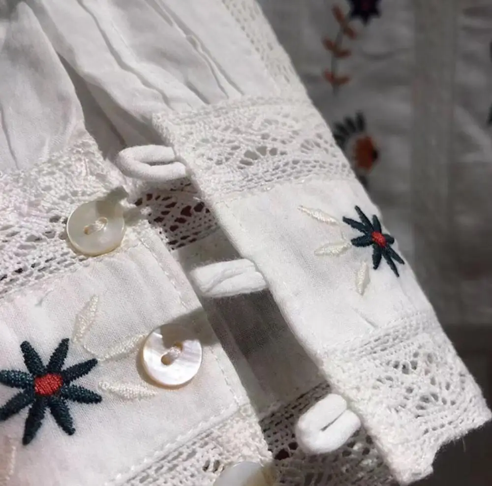 

2020 Woman Shirt Openwork Flower Embroidery 100% Cotton Shirt with natural Shell button