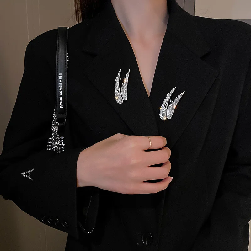 

Jewelry for Women 2021 Diamond-encrusted Wings Angel Wings Jewelry Brooch Ladies Noble Pearl Brooch Jewelry New Year Gift