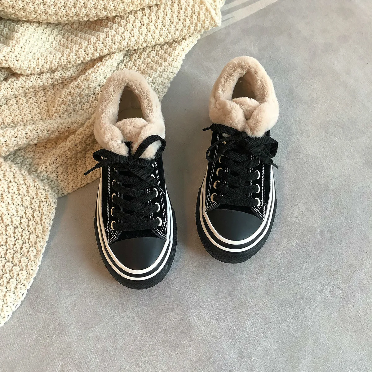 Однотонные черные зимние сапоги женская зимняя теплая обувь на меху модные