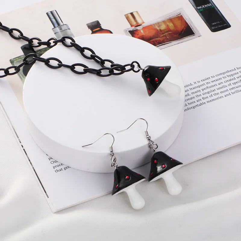 

Vintage Y2k Black Poison Mushroom Earrings for Women Goth Harajuku Aesthetic Funny Charms Earrings Fashion Jewelry Party Gifts