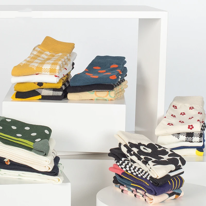 

Красочные женские носки Счастливый мультфильм геометрические осенние корейские милые носки Размер 35-40 рисунок стильный Рождественский по...