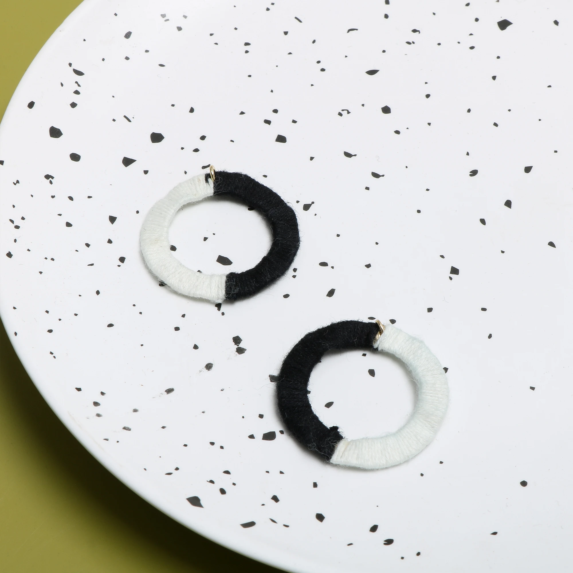 

Autumn and winter irregular ripple circular contrast color cotton thread ring DIY handmade jewelry earrings accessories material