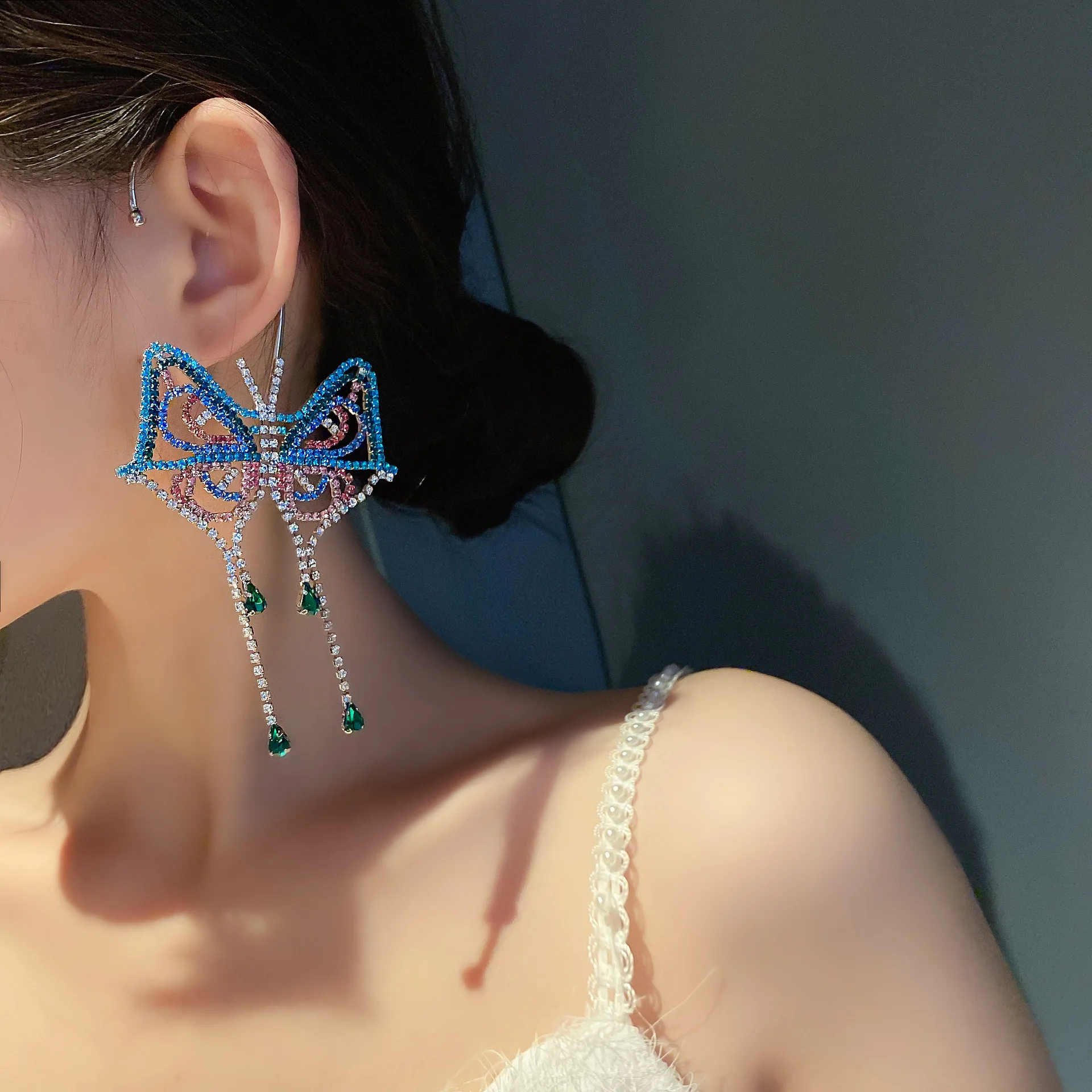 

Exaggerated Colorful Rhinestone Big Butterfly Ear Hook Drop Earrings for Girl Crystal Tassel Dangle Earrings Jewelry