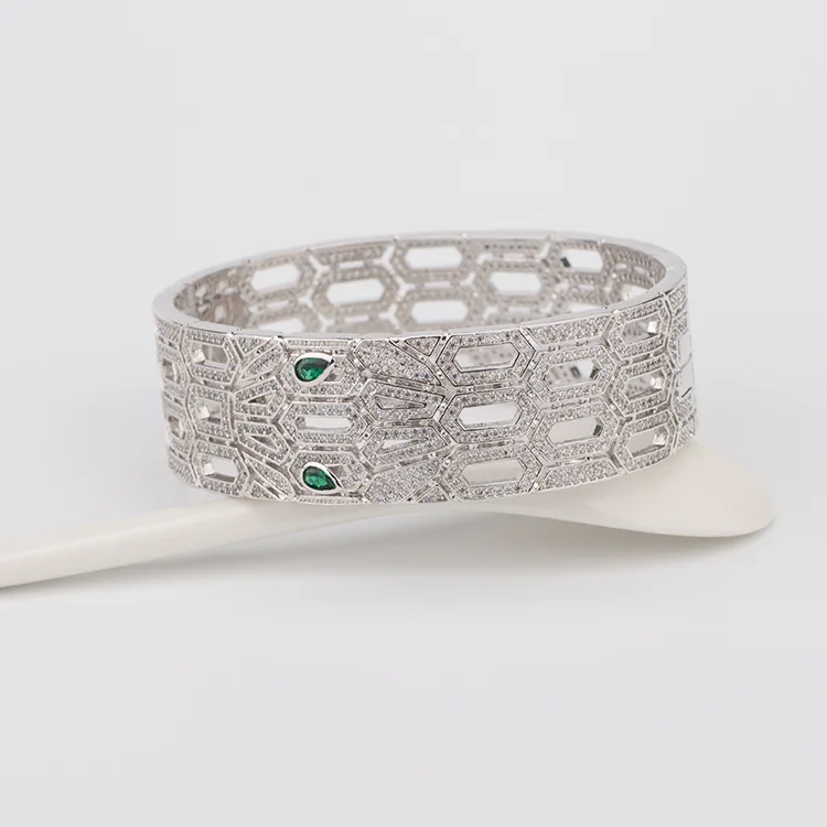 Инкрустированный циркониевый Змеиный глаз в зеленом браслете с отверстиями для