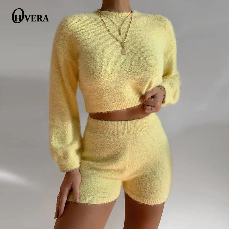 Женский трикотажный костюм Ohvera белый комплект из двух предметов укороченный топ