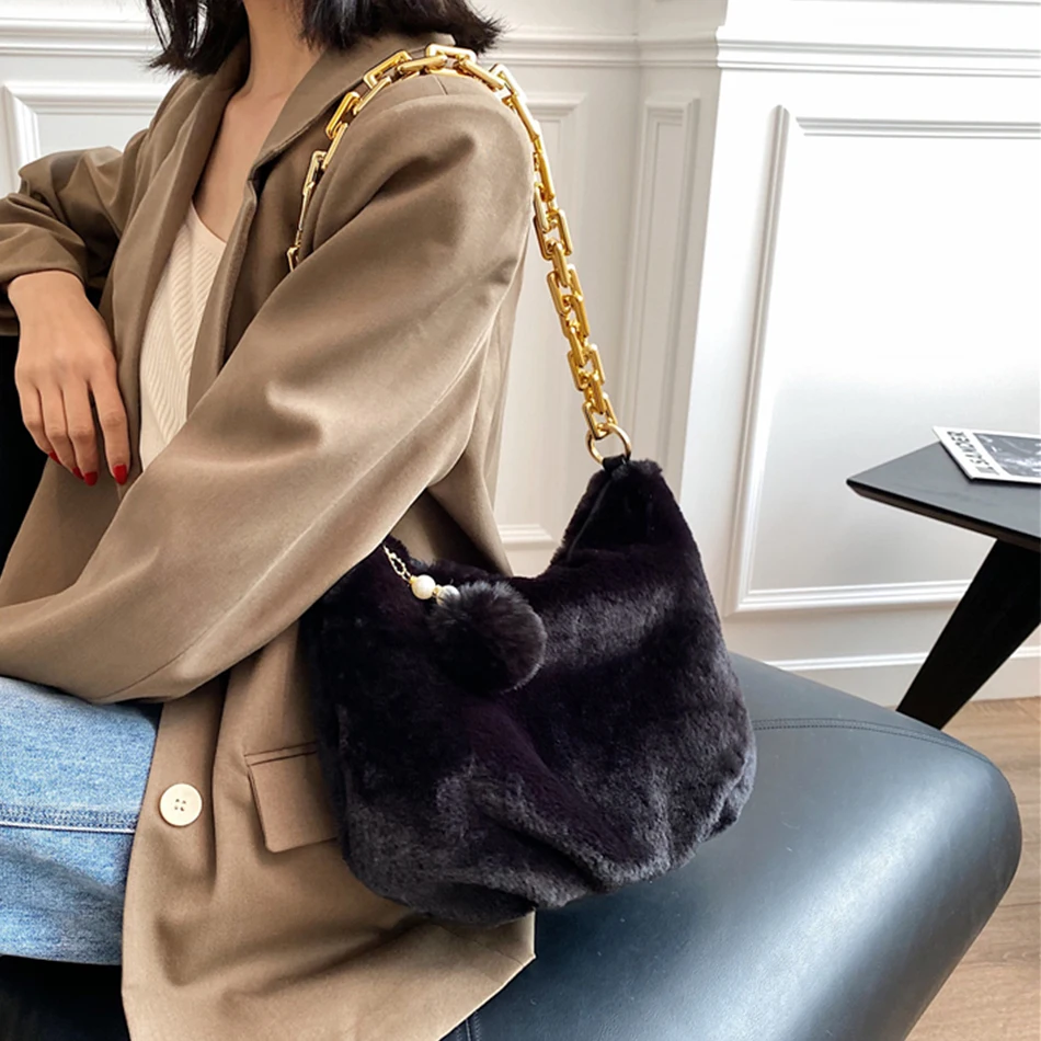 

Luxury Faux Fur Women's Shoulder Bag Winter Warm Plush Chain Underarm Bag 2021 Designer Hot Sale Fashion Female Handbags Bolso