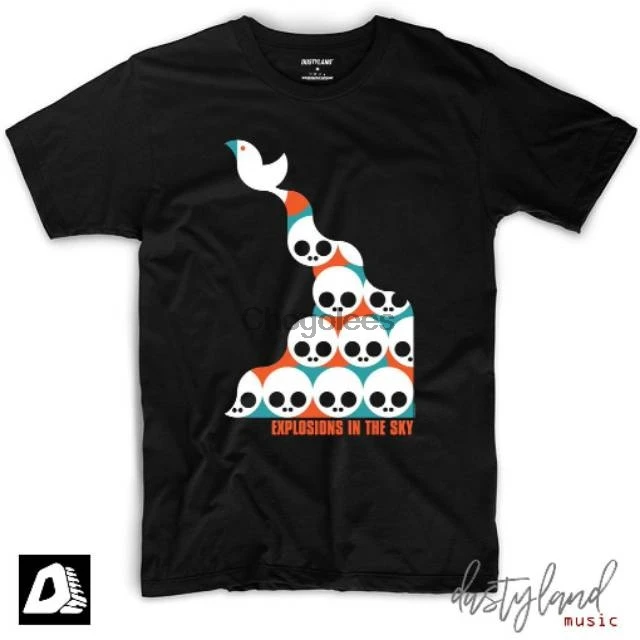 Футболка с изображением группы взрывов в небе черепа и птицы |