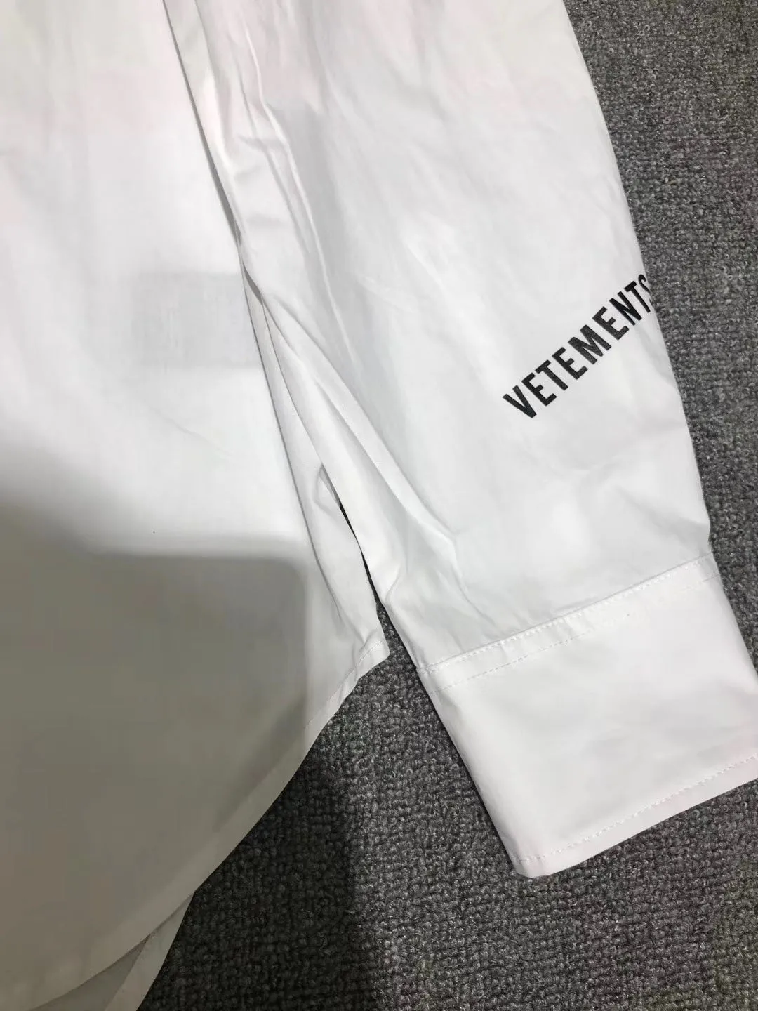 

2020ss VETEMENTS V-NECK shirt men women shirt long sleeve 1:1 Top Quality Black and White shirt plus size oversize shirt