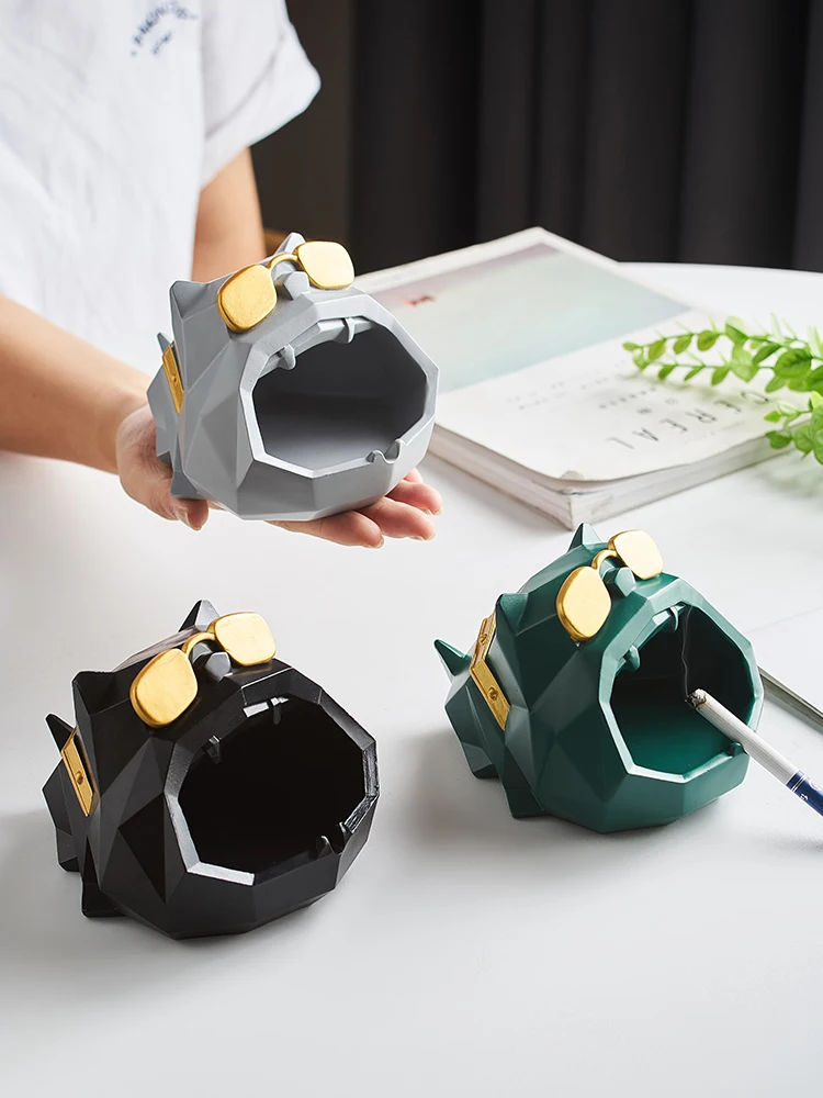 

Оригинальная индивидуальная трендовая Бытовая легкая Роскошная Высококачественная Простая Современная пепельница с мультяшным изображе...