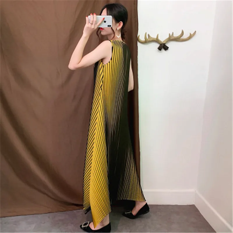 Женское платье весеннее кружевное большого размера из двух частей с вышивкой