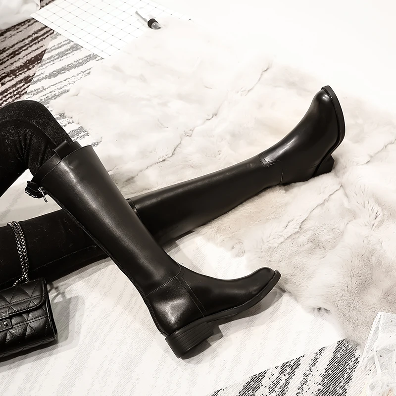 Черные женские сапоги до колена кожаные высокие теплая плюшевая женская зимняя