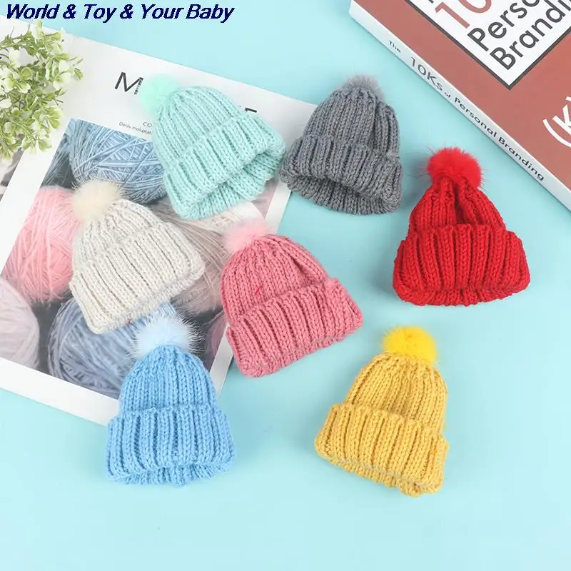 

1pc 10cm*11cm 1/6 Dollhouse Miniature Fashion Knitted Beanie Hat Cap With Hairball Doll House Decoration Dolls Accessories