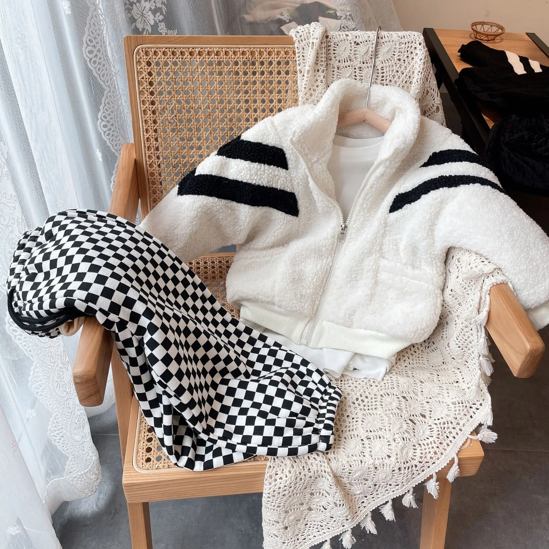 

Зима 2021 шахматная клетка для матери и дочери плюс бархатные плотные брюки наряд для родителей и детей Одежда для мамы и меня