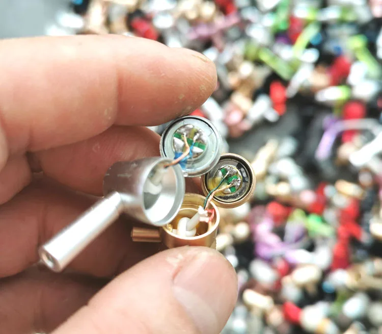 Режущая линия наушников 50 шт отправляется случайным образом | Электроника