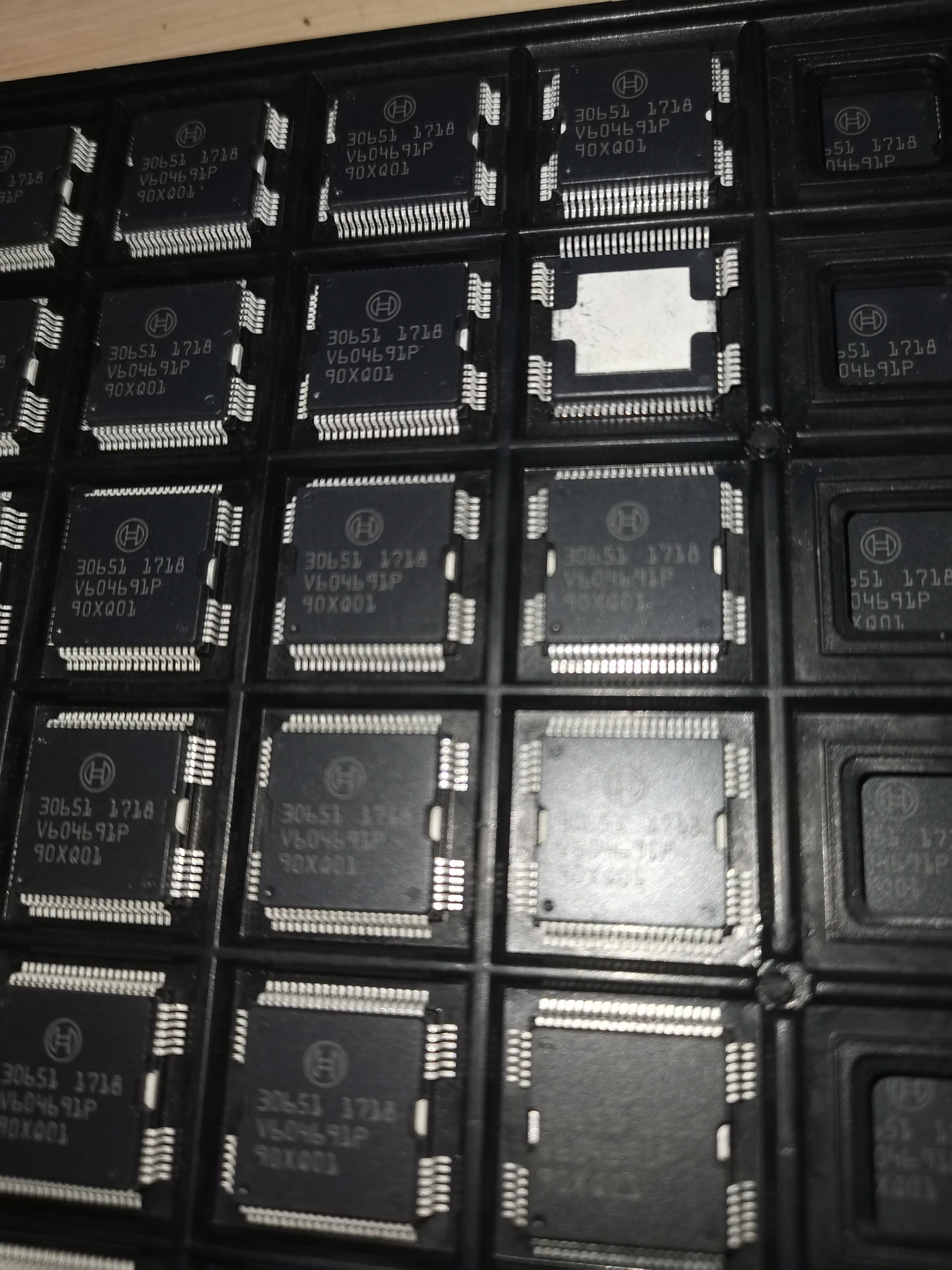 

2pcs 5pcs 10pcs 30651 Automobile IC HQFP64