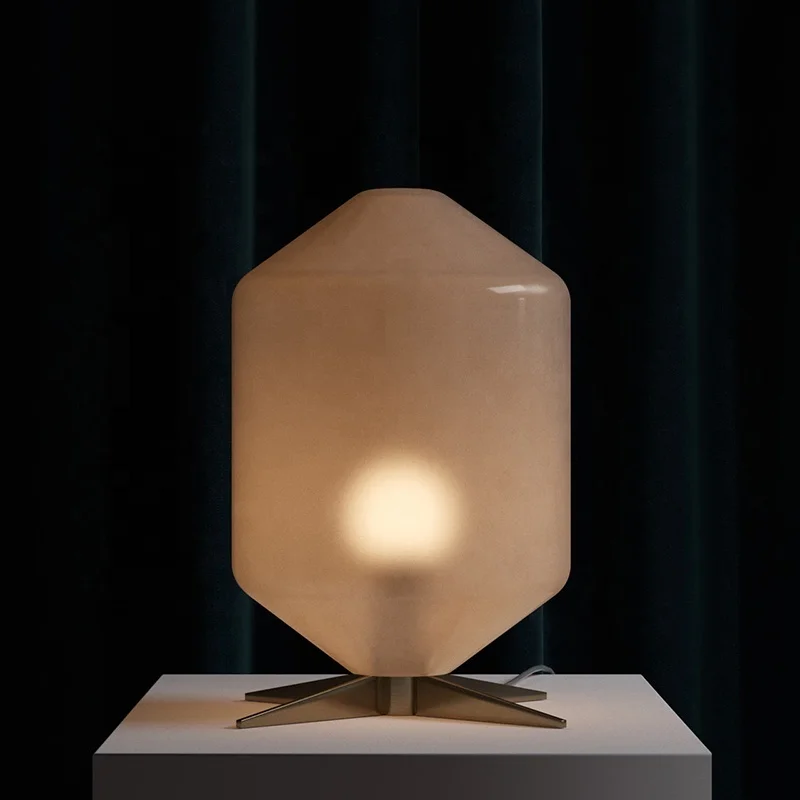 Комнатная градиентная лампа цвета шампанского дыма со стеклянной основой