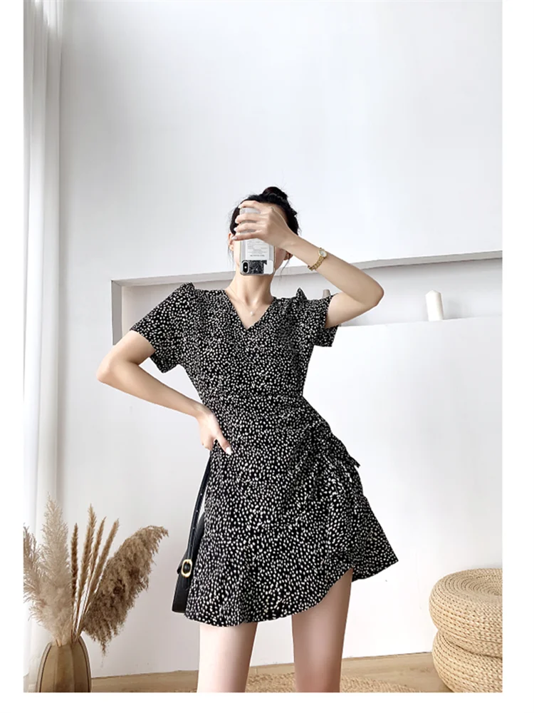

Real Photo 2021 Summer New V-Neck Drawstring Dress Small French Thin Floral Short