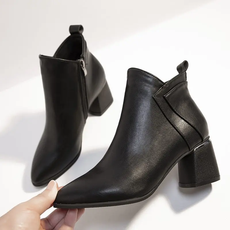 Ботинки Челси с острым носком женские короткие ботинки однотонные кожаные Martin