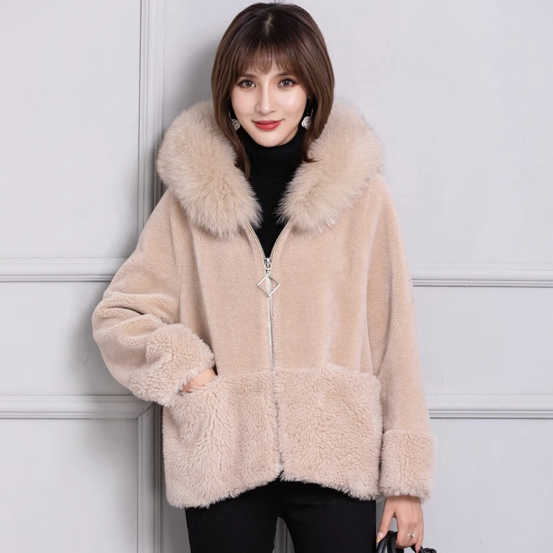 

2019 Winter Women's Real Fur Coats Genuine Sheep Shearing Fur Coat Fox Fur Collar Hooded Natural Fur Jackets Female Clothes