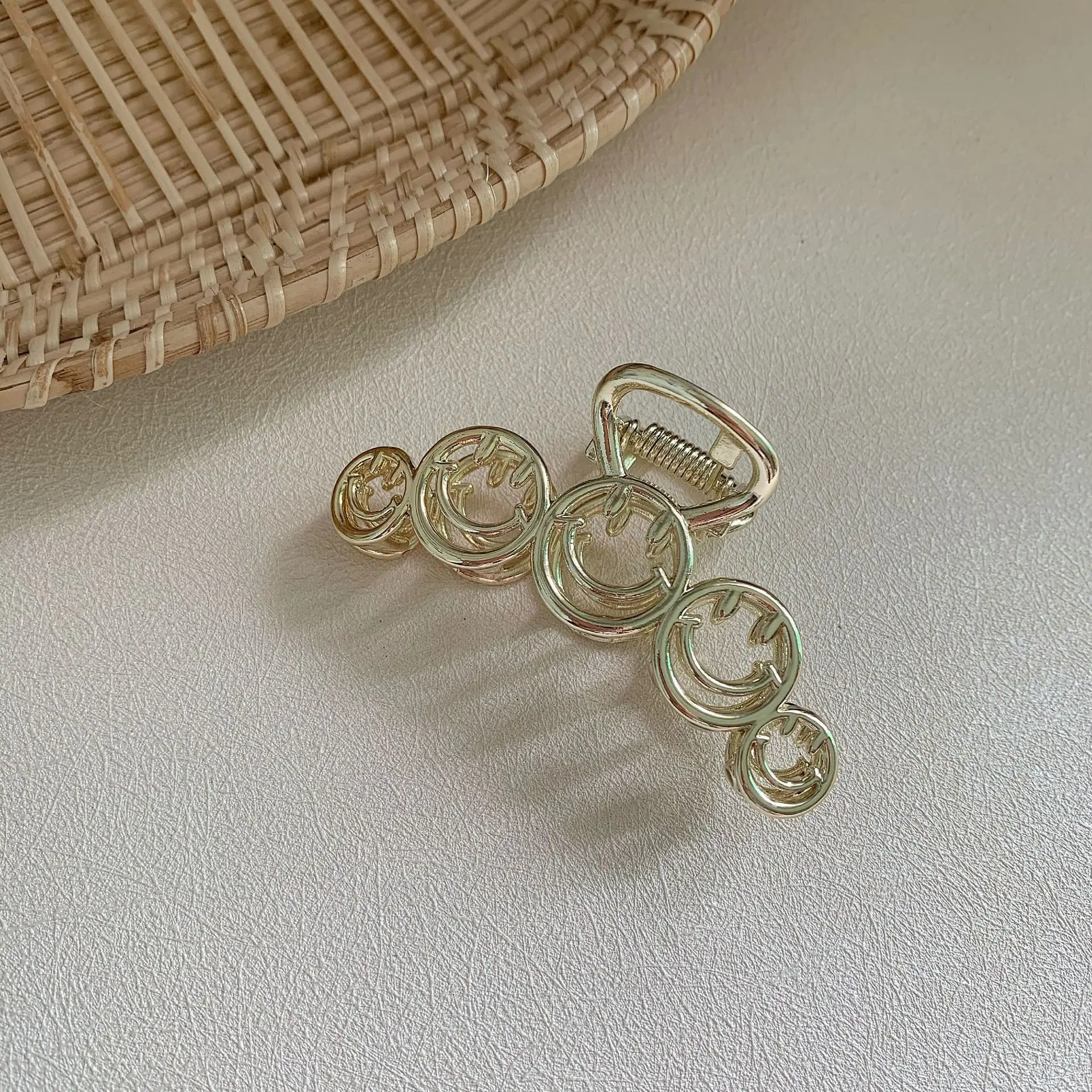 Металлический головной убор в Корейском стиле с улыбающимся лицом практичные