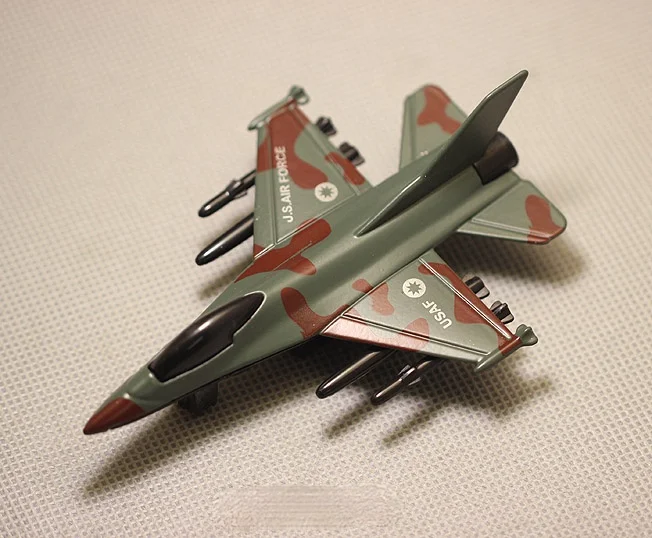 

Simulation miniature model U.S. military fighter F16 fighter alloy aircraft with pull back toy ornaments