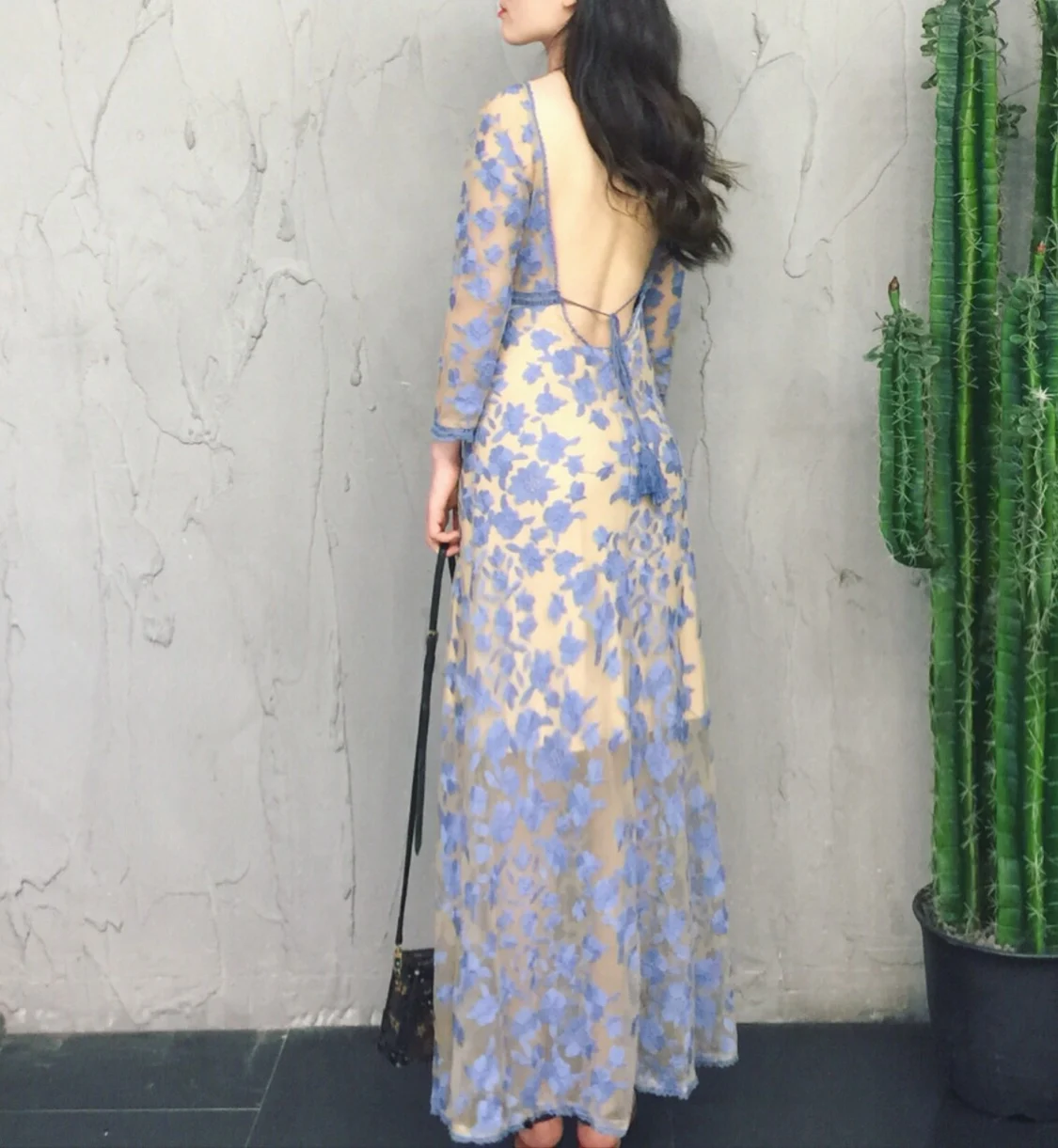 Женское кружевное платье миди с длинным рукавом синее прозрачное Клубное