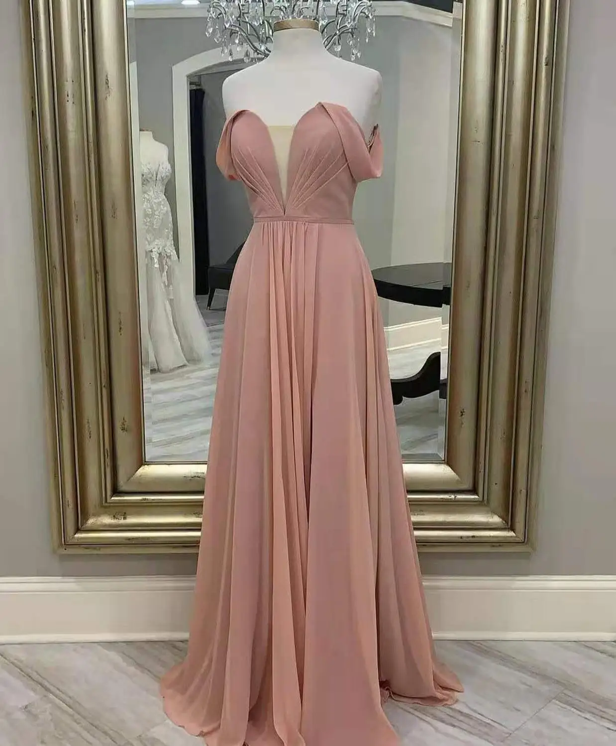 

Элегантное длинное шифоновое вечернее платье-трапеция с V-образным вырезом и карманами, розовое Плиссированное вечернее платье в пол с откр...