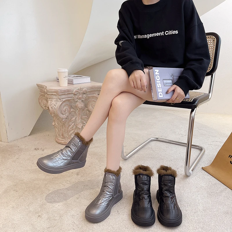 

Женские короткие зимние ботинки, новинка 2021, Корейская версия, бархатные ботинки с подкладкой, теплые Нескользящие студенческие ботинки joker...