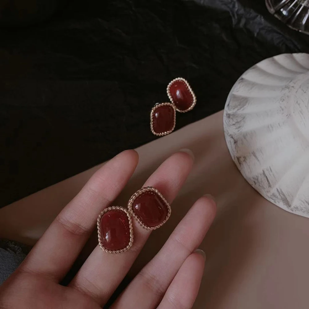 

Contracted Baroque Style Restoring Ancient Ways Women Stud Earrings Temperament Joker Stud Earrings Earrings