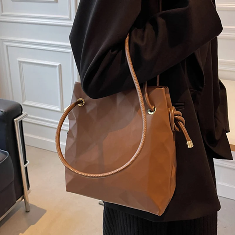 

Korean Female Black Pu Leather Shoulder Bags 2022 New Casual Women Large Capacity Messenger Bags Big Totes Black Brown Handbag