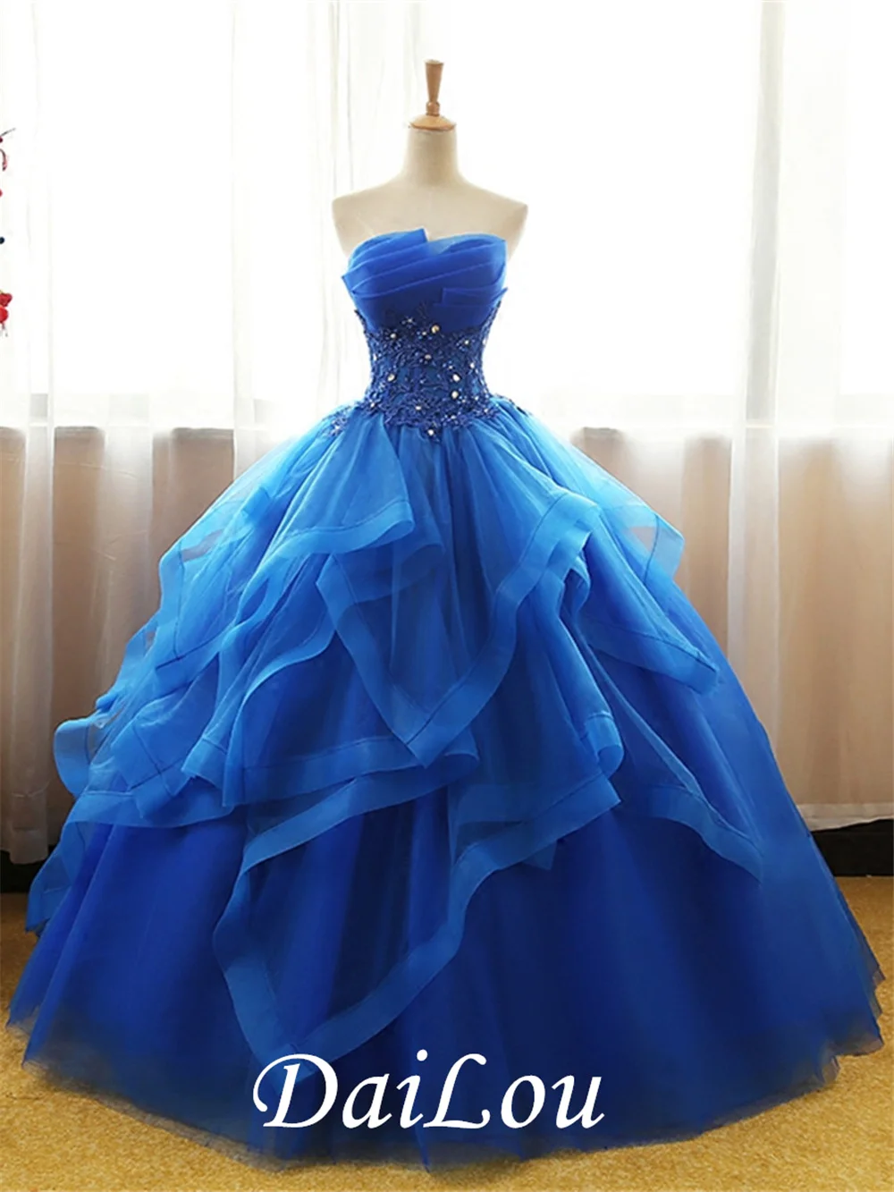 

Ball Gown Floor-Length Appliques Beading Scalloped-Edge Sleeveless Royal Blue Quinceanera Dress Lace-Up With Tulle 2022