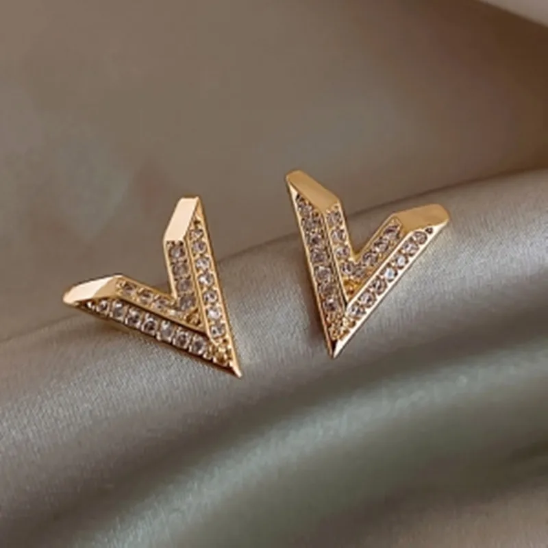 

2021 new creative V Shape stud Earrings Fashion Korean women's jewelry European and American classic zircon versatile Earrings