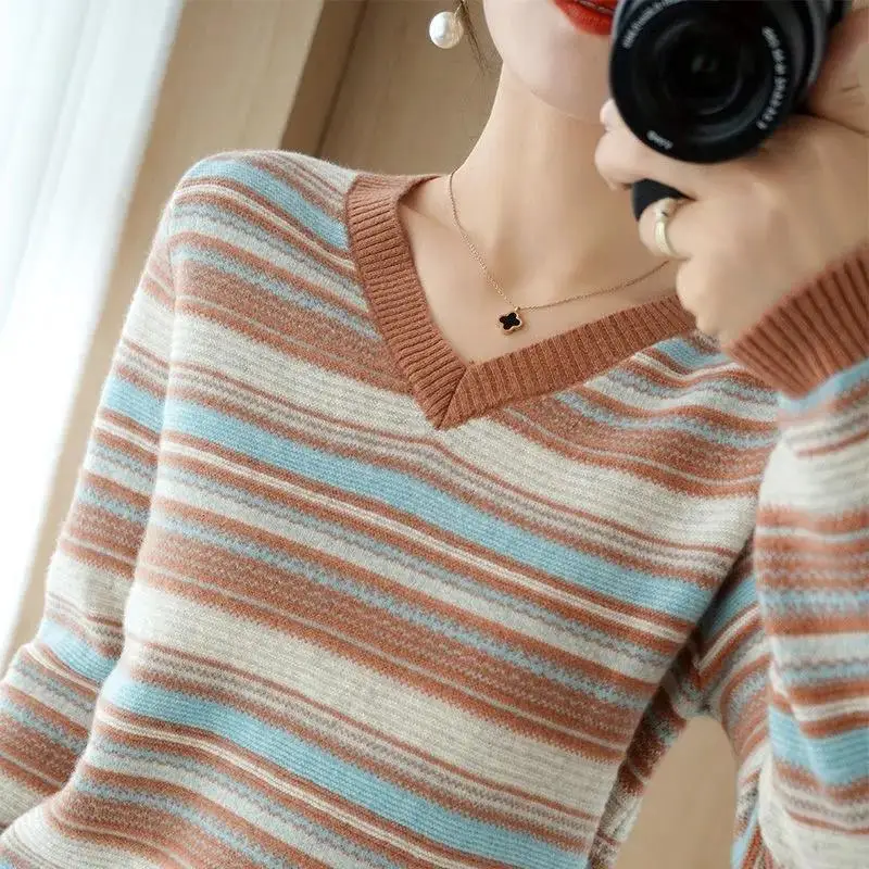 

Female Casual Loose Warm Autumn Winter Large Ladies V-neck Blouse Pullover Bottoming SweaterWomen's Contrast Stitching Sweater