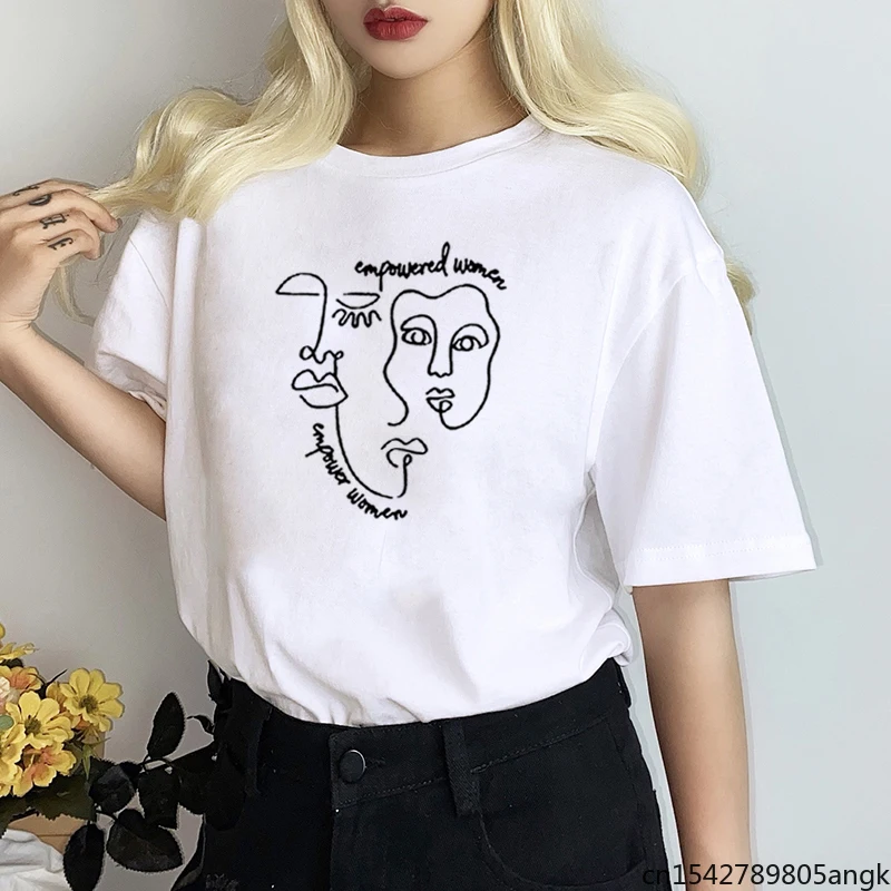 

Женская футболка с коротким рукавом и круглым вырезом