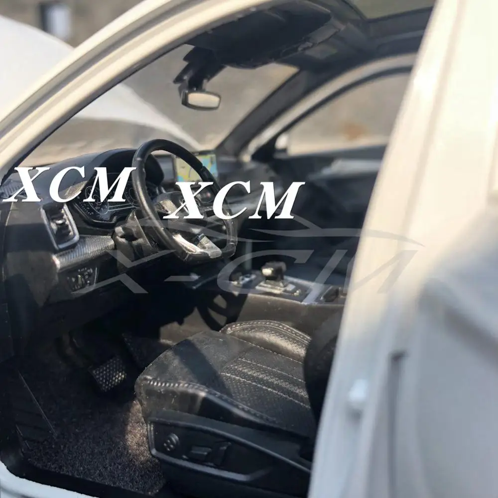 Модель литая автомобиля для внедорожника Q5L Q5 L 1:18 (белый) + маленький