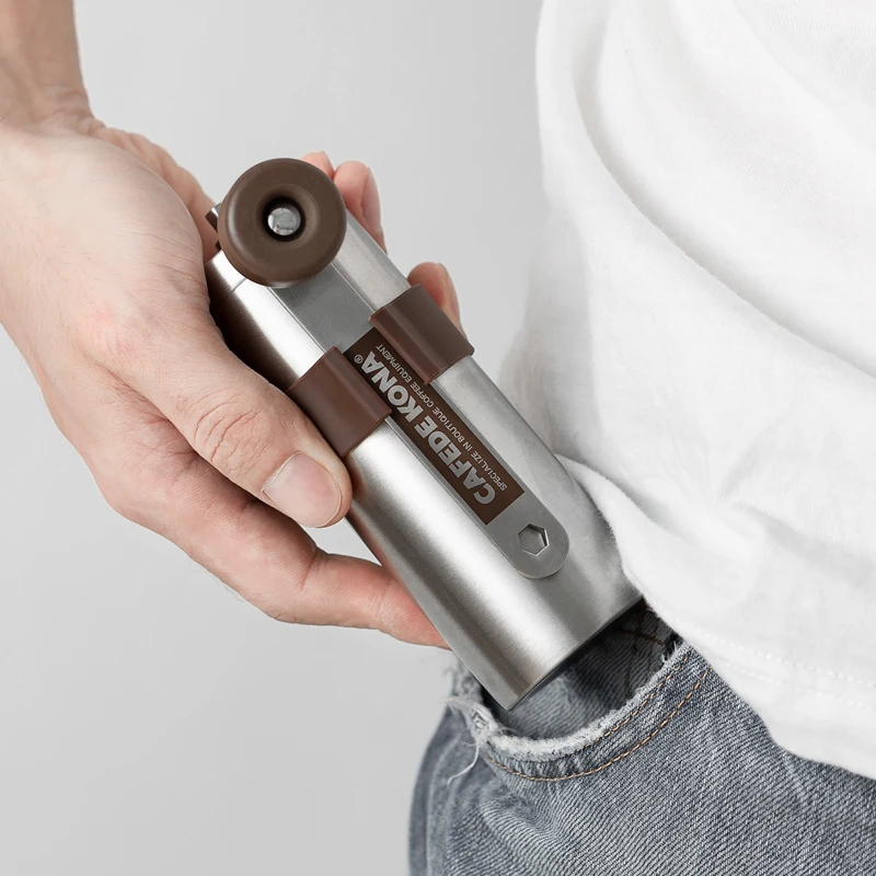 

CAFEDE KONA Manual coffee grinder with Adjustable Setting Conical Burr ceramic burr Mini convenient stainless steel hand grinder