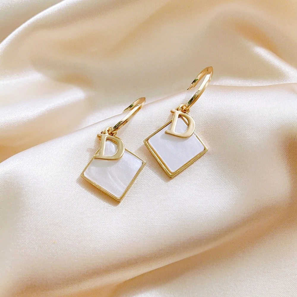 

The New Trend Of The Wind Restoring Ancient Ways D Letters Earrings Contracted Women Fashion Charm Pendant Jewelry Gifts