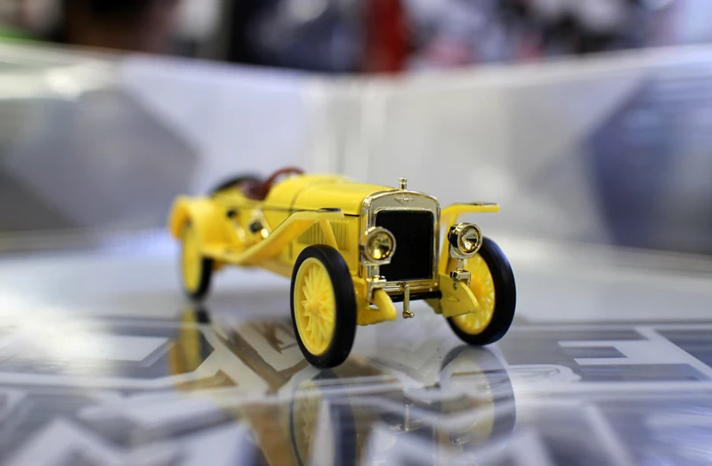Новинка 1/43 редкий металлический литой Золотой винтажный автомобиль