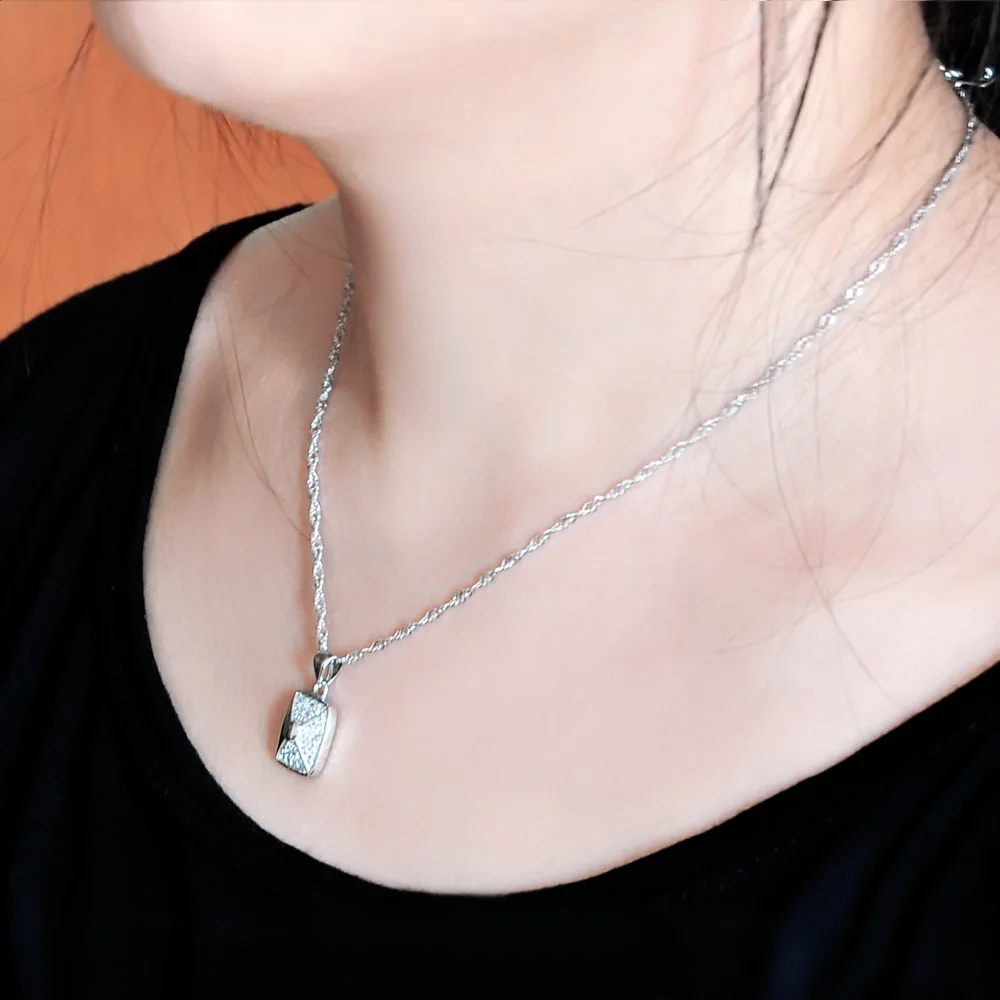 Женские 925 Серебряное ожерелье Модные благородные Квадратные подвесные Большие