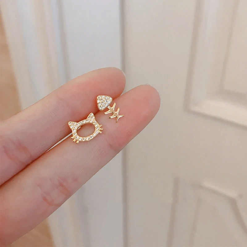 

Creative Asymmetric Animal Cat Fish Bone Earrings Charming Women's Wedding Gold Stud Earrings Cute Girl Party Jewelry Gift